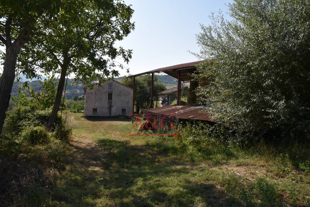 Casa colonica in vendita a Amandola, Campagna
