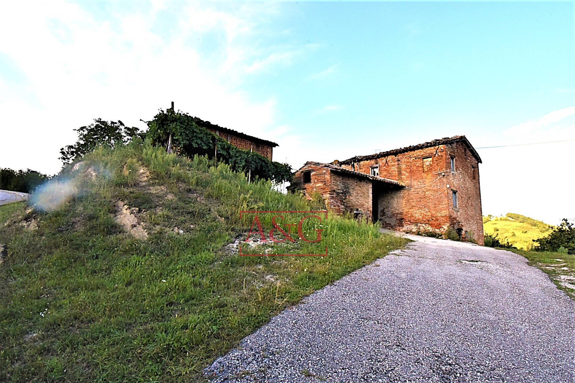 Rustico in vendita a Amandola, Collina