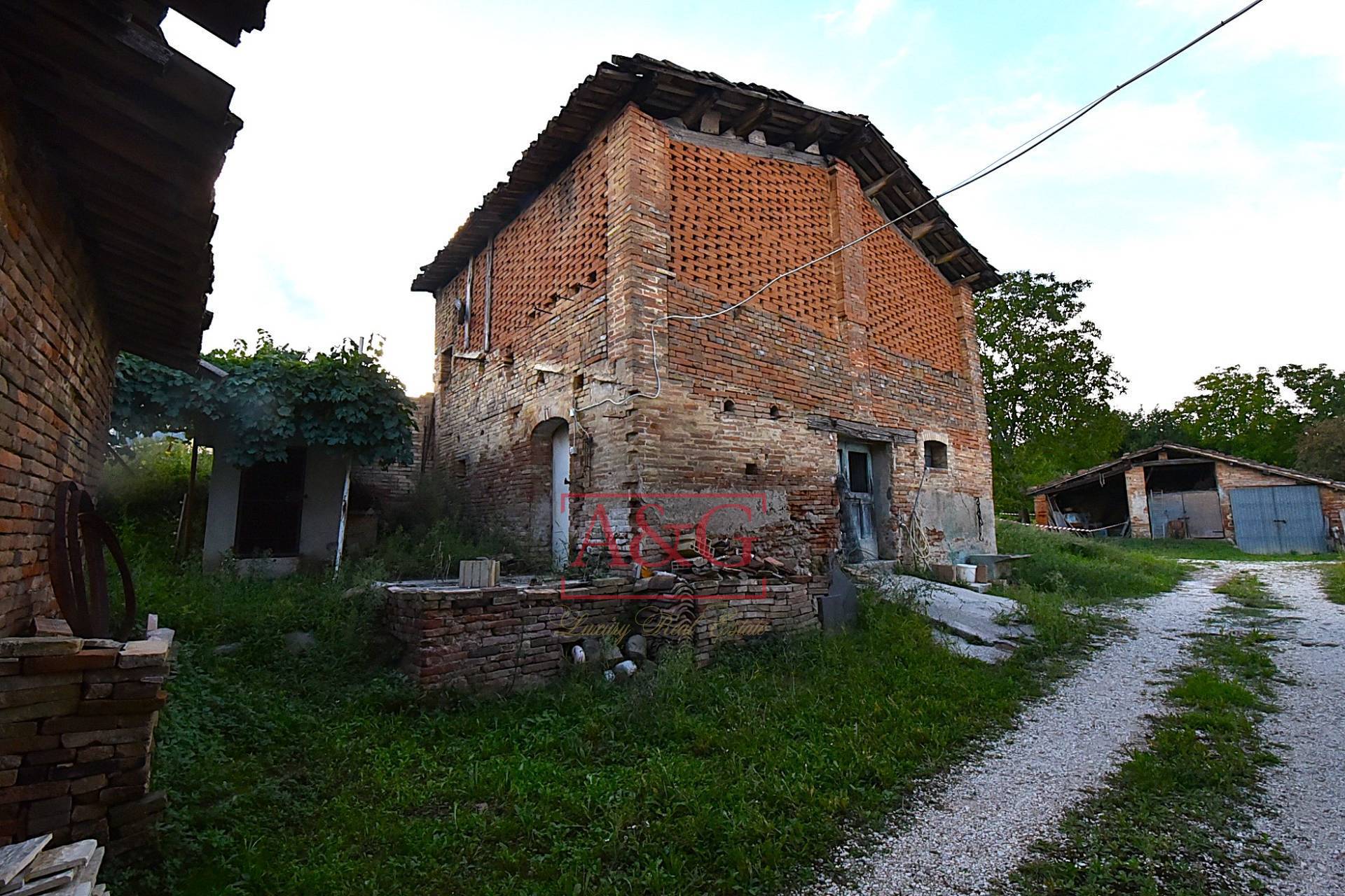 Rustico in vendita a Amandola, Collina