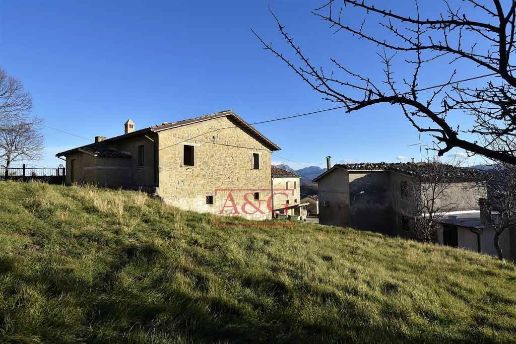 Casa colonica in vendita a Roccafluvione, Collina