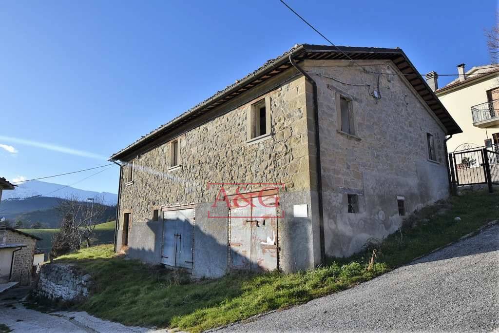 Casa colonica in vendita a Roccafluvione, Collina