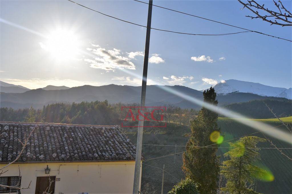Casa colonica in vendita a Roccafluvione, Collina