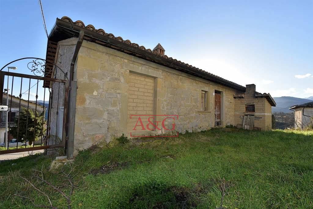 Casa colonica in vendita a Roccafluvione, Collina