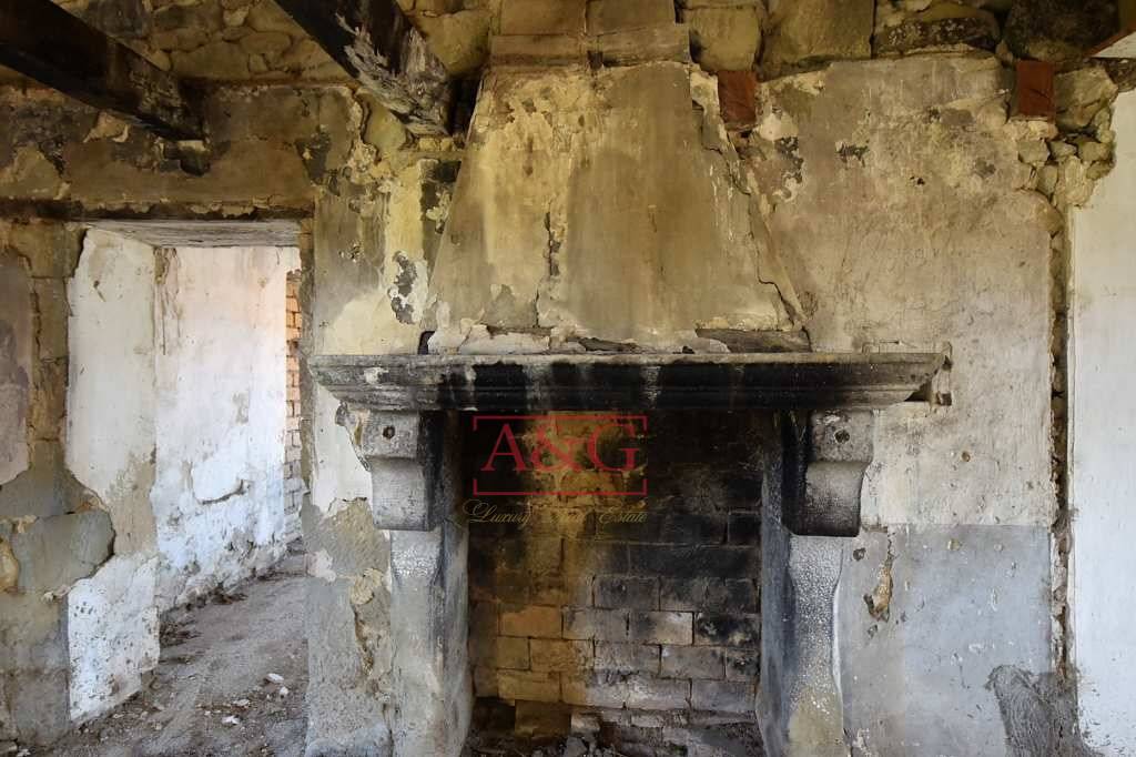 Casa colonica in vendita a Roccafluvione, Collina