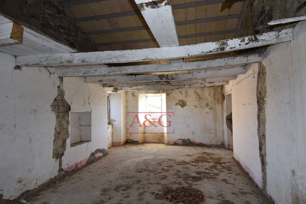 Casa colonica in vendita a Roccafluvione, Collina