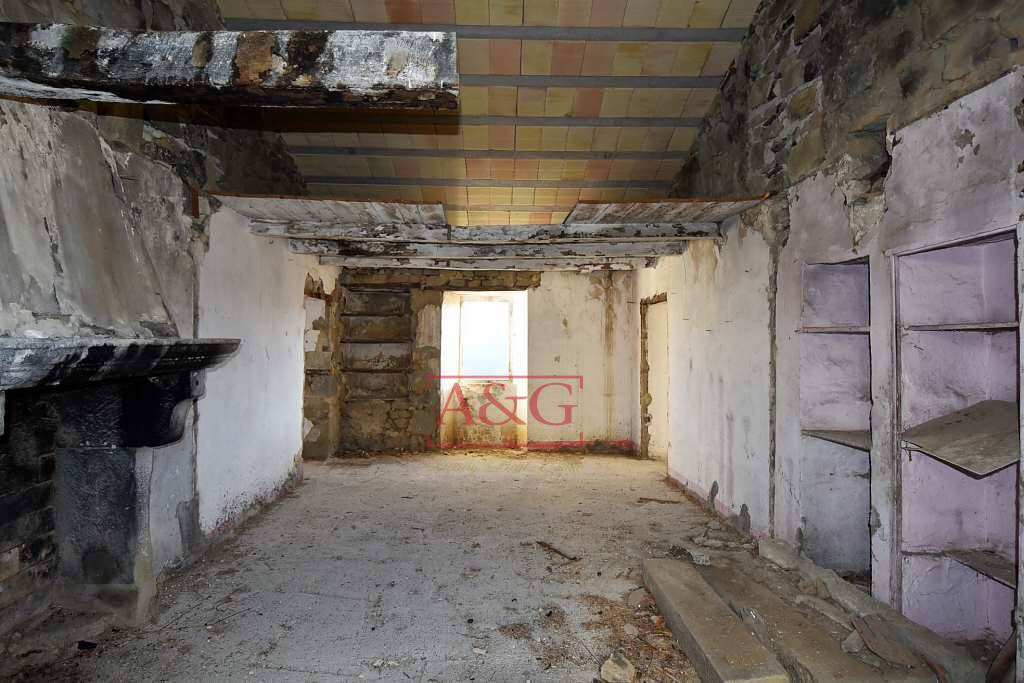 Casa colonica in vendita a Roccafluvione, Collina