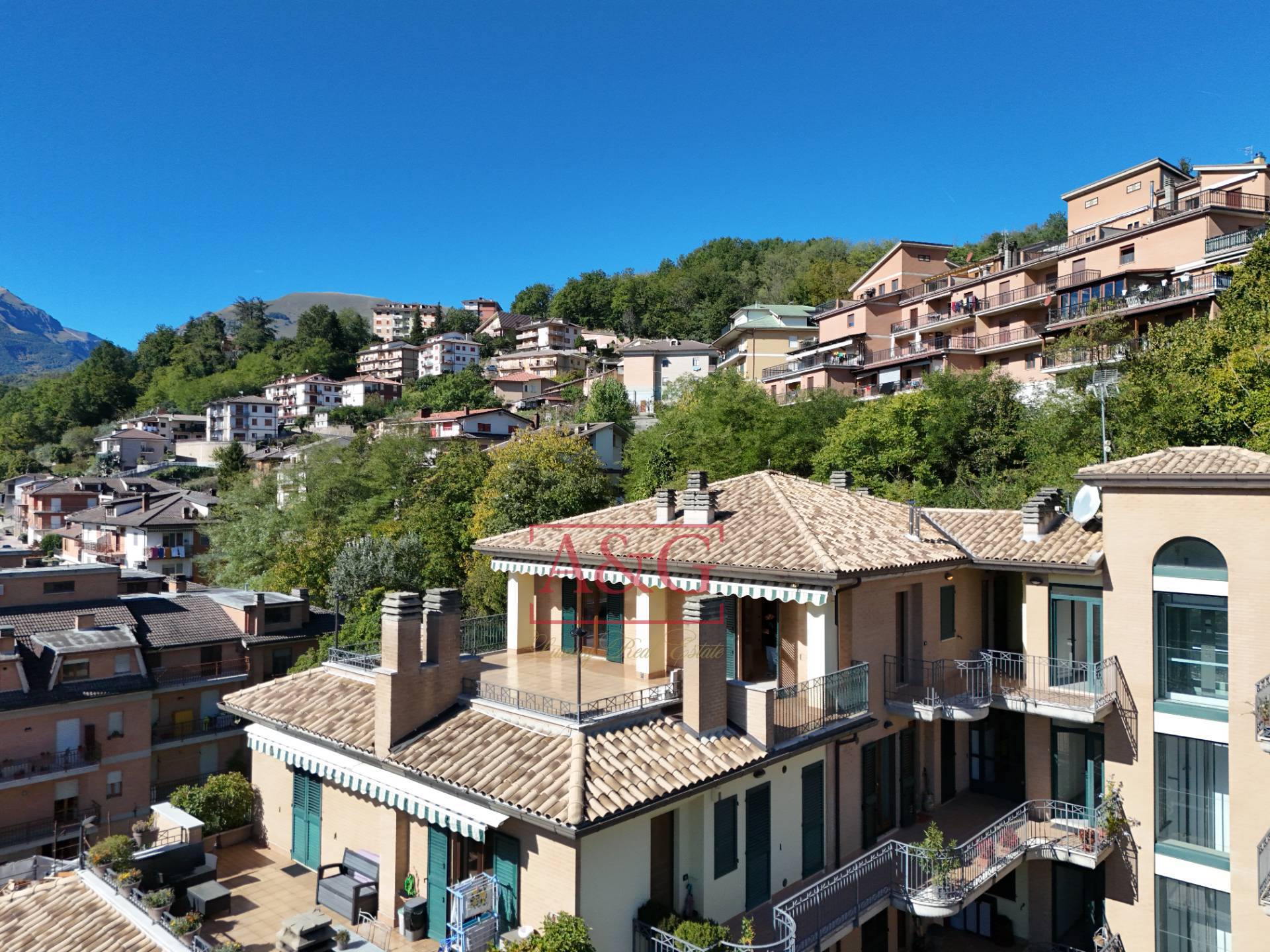 Appartamento in vendita a Amandola, Centro