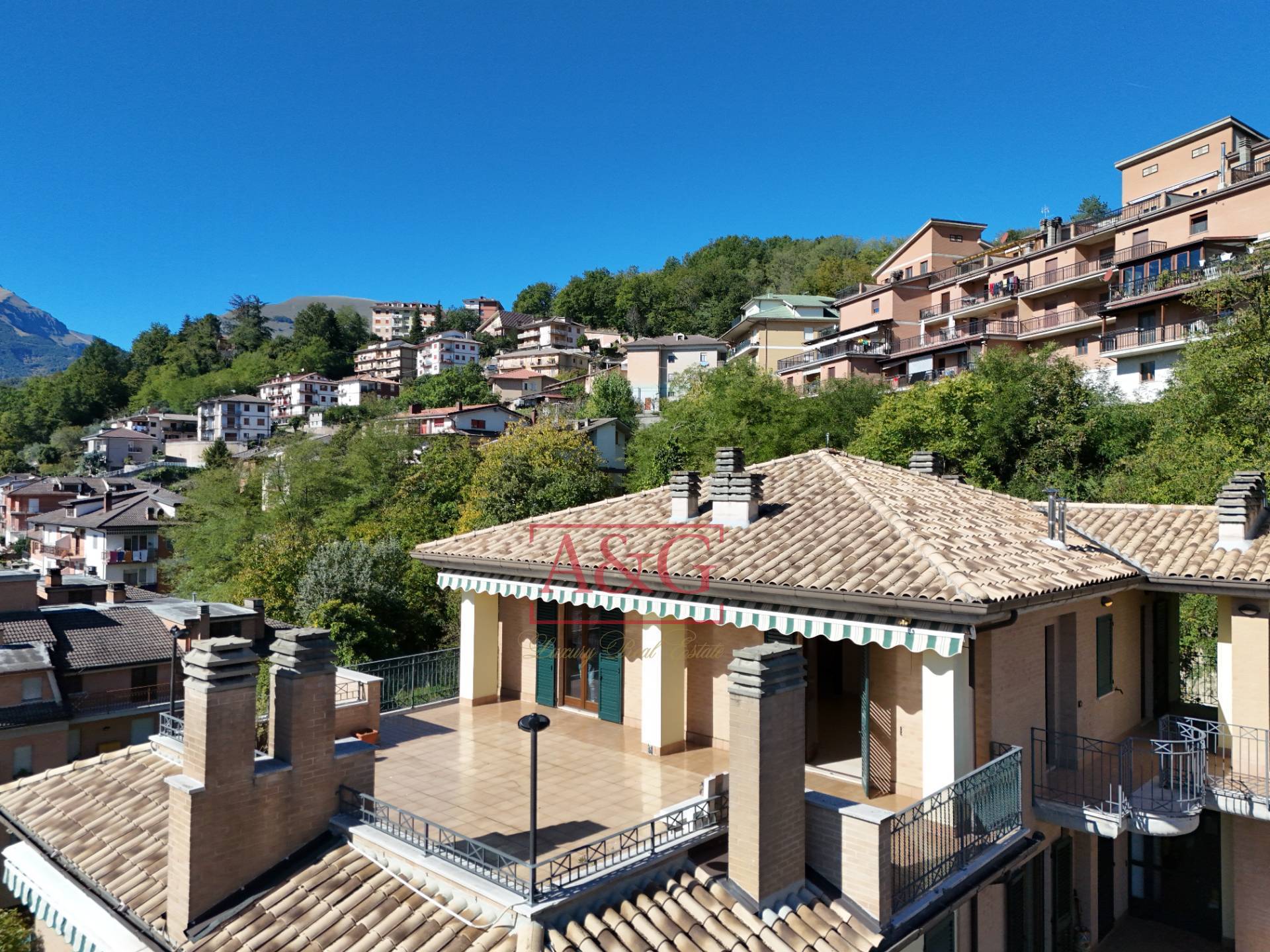 Appartamento in vendita a Amandola, Centro