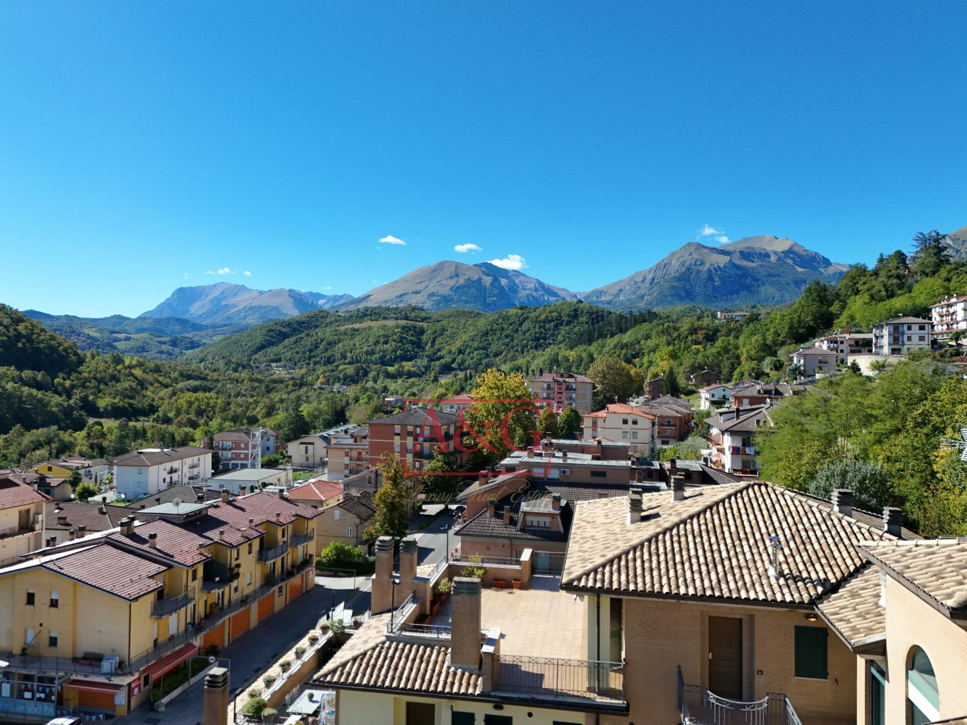 Appartamento in vendita a Amandola, Centro