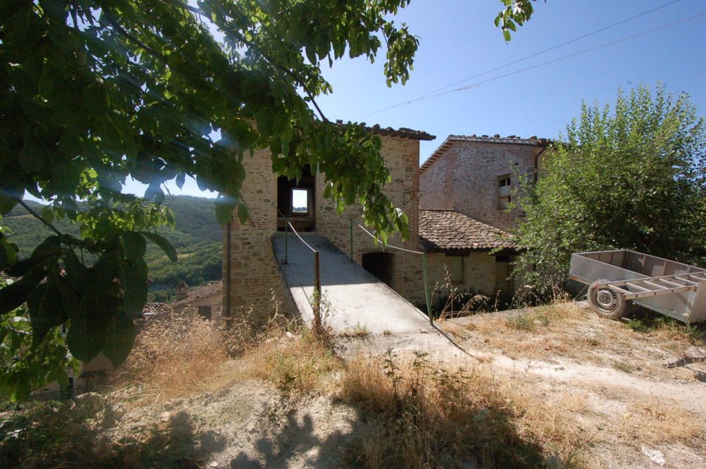 Casa cielo-terra in vendita a Montefortino, Collina