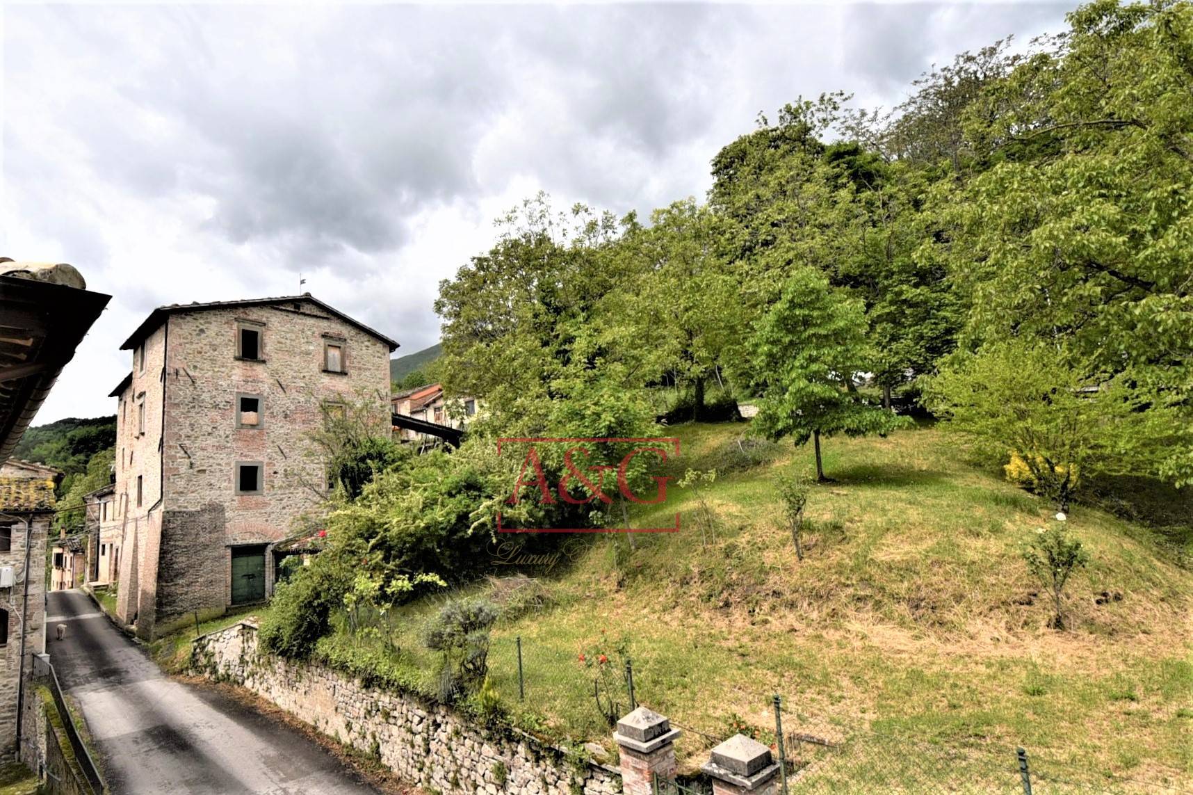 Casa cielo-terra in vendita a Montefortino, Collina