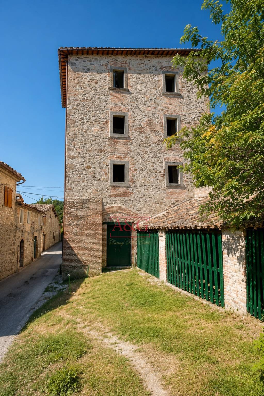 Casa cielo-terra in vendita a Montefortino, Collina