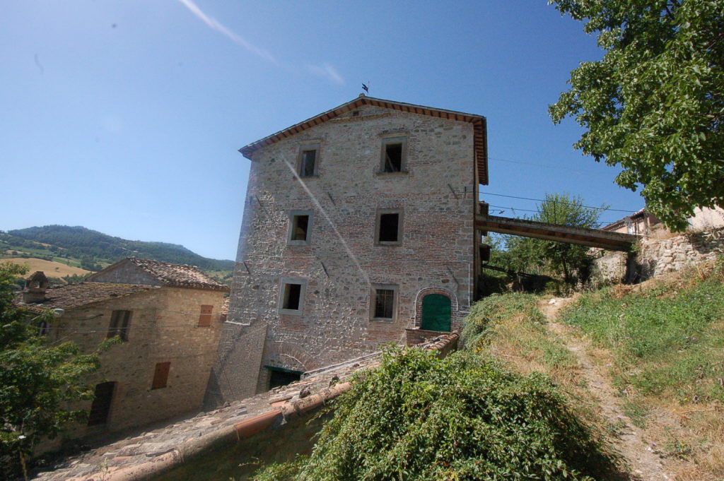 Casa cielo-terra in vendita a Montefortino, Collina