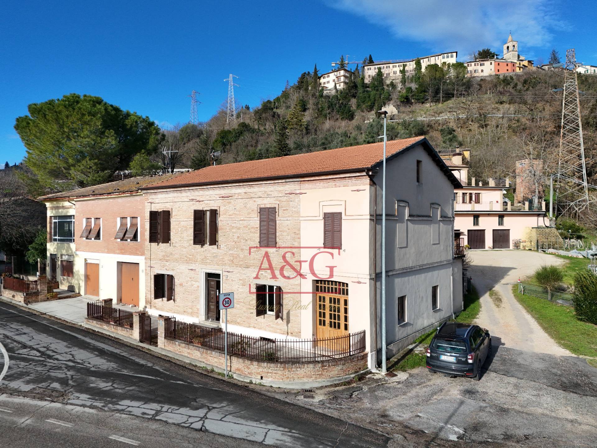 Casa singola in vendita a Belforte del Chienti