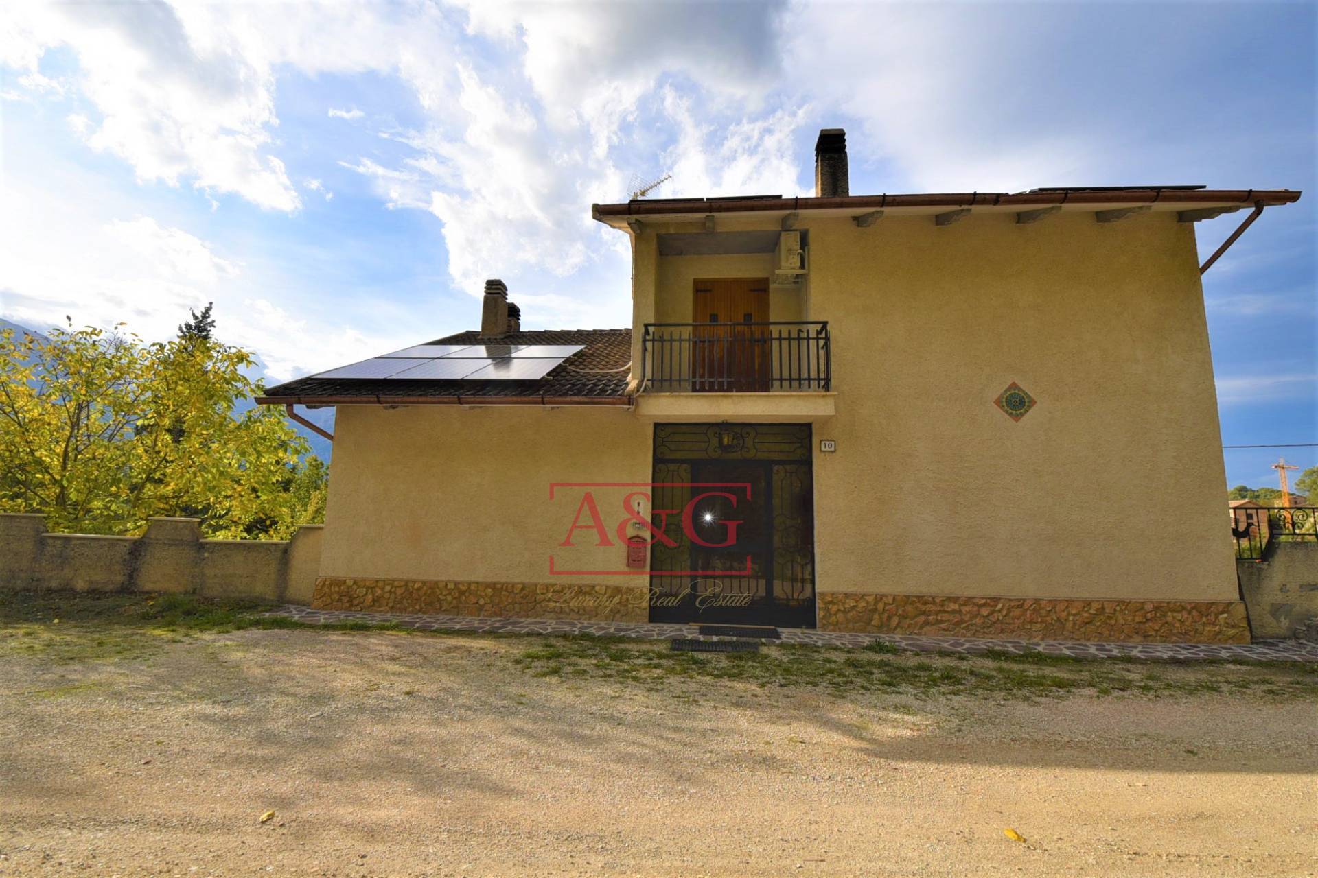 Villa in vendita a Montefortino, Periferia