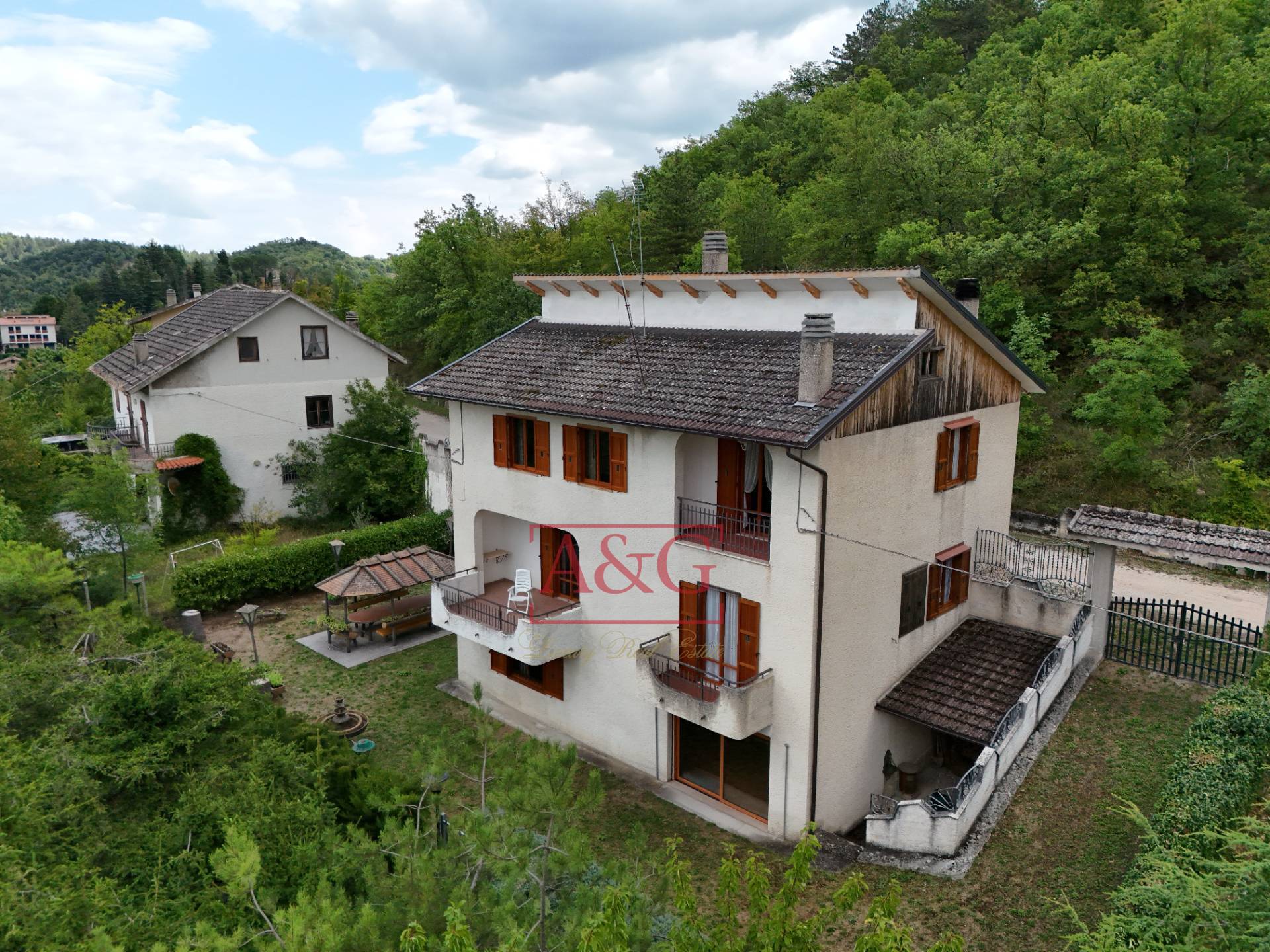 Villa in vendita a Montefortino, Periferia