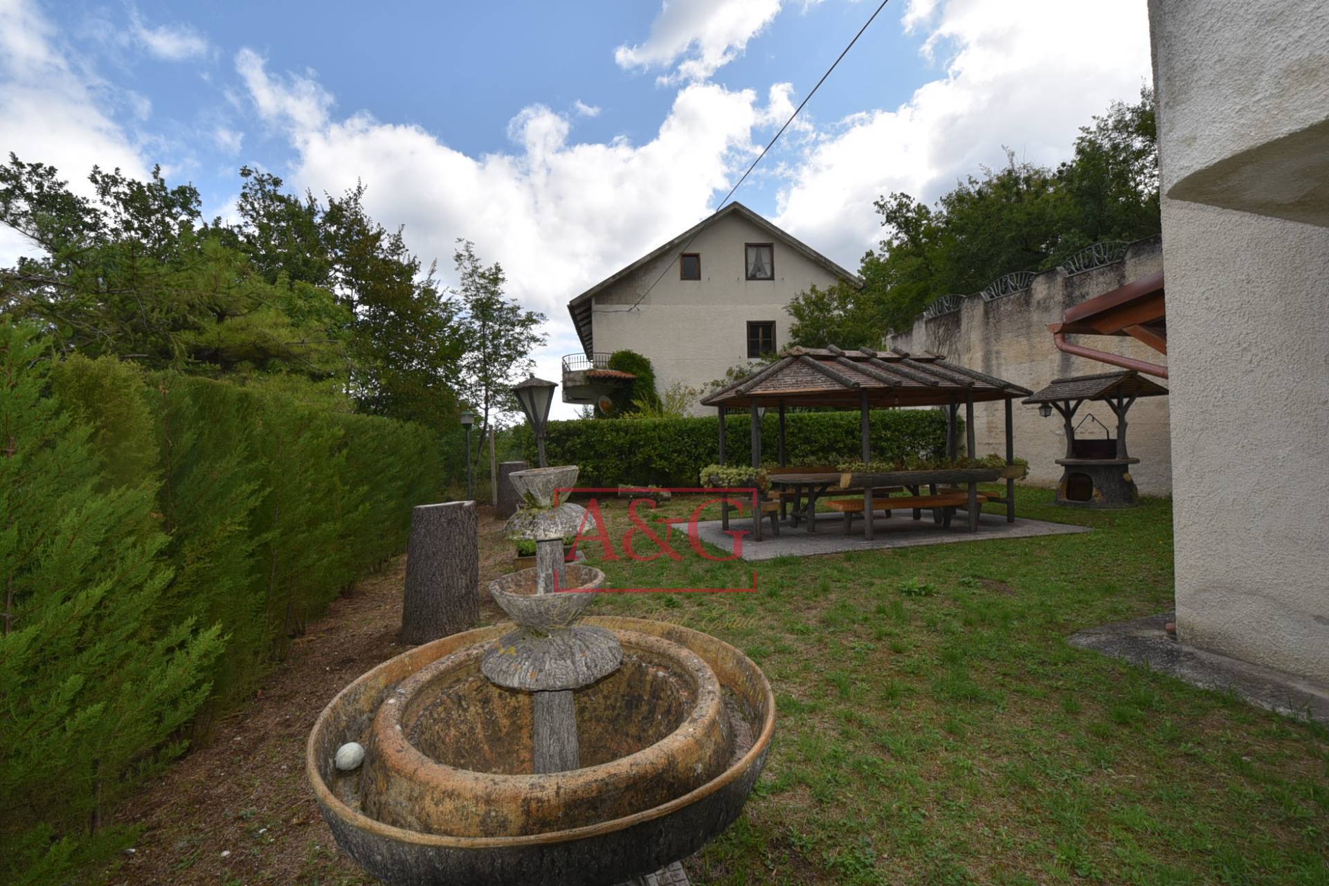 Villa in vendita a Montefortino, Periferia