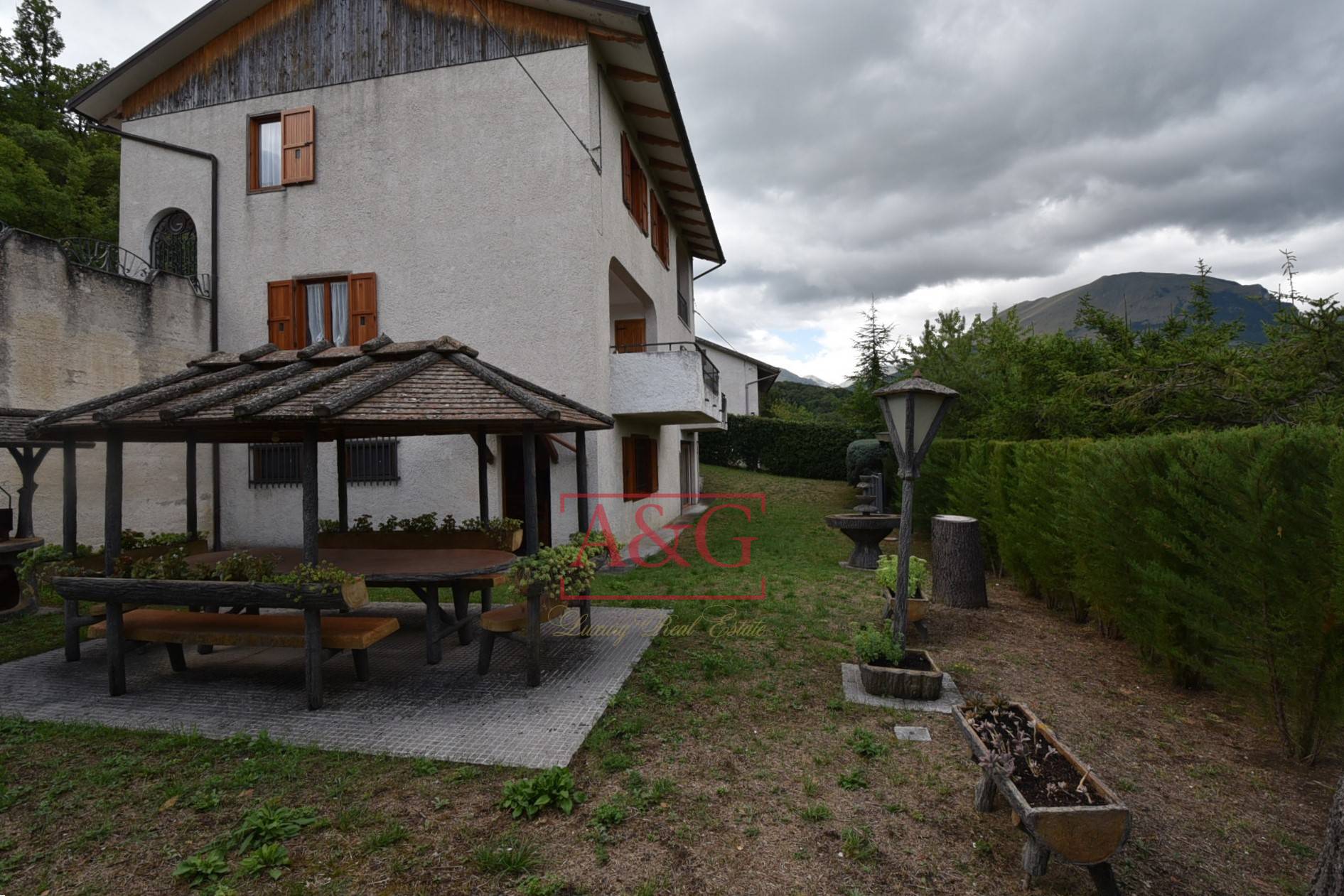 Villa in vendita a Montefortino, Periferia