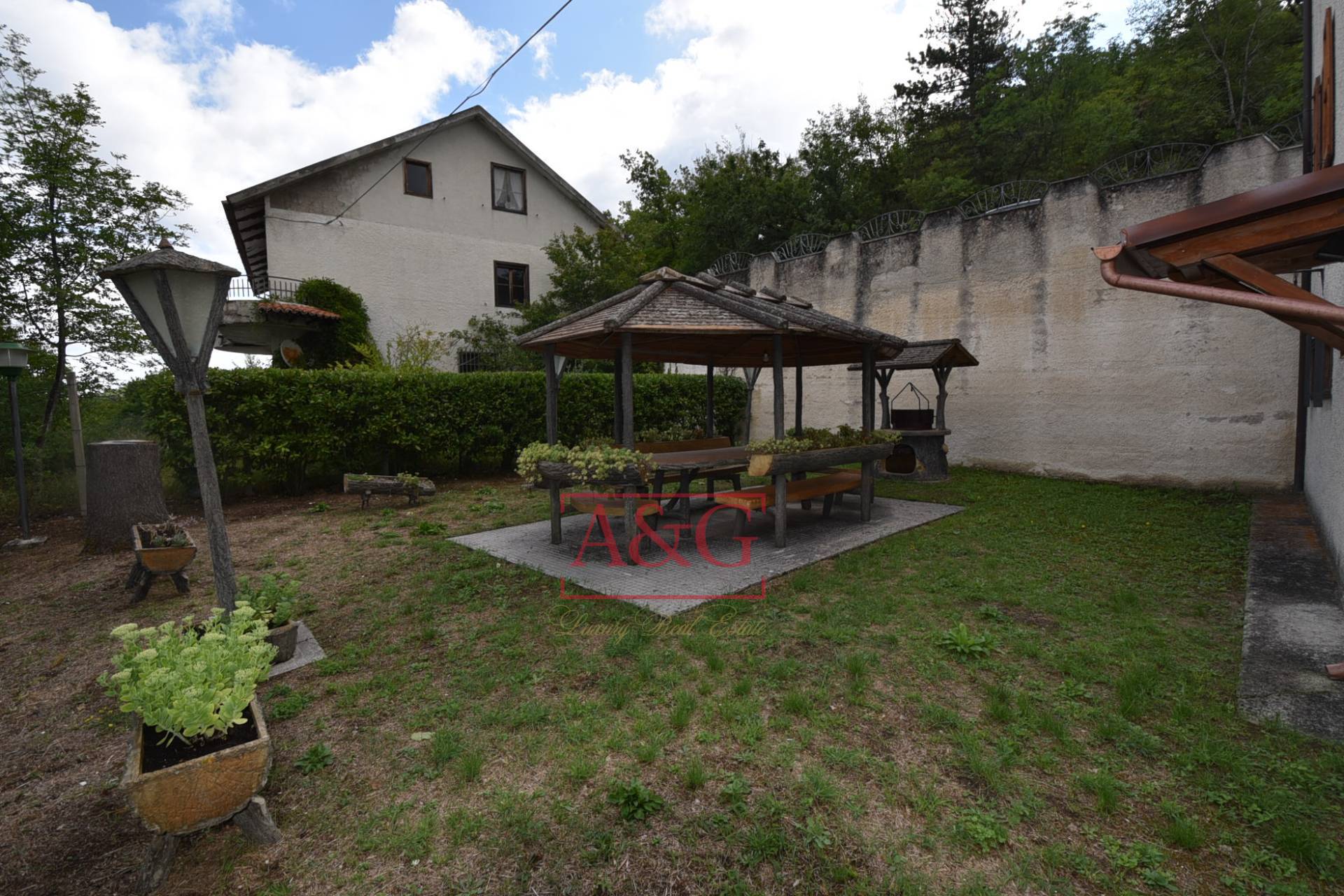 Villa in vendita a Montefortino, Periferia