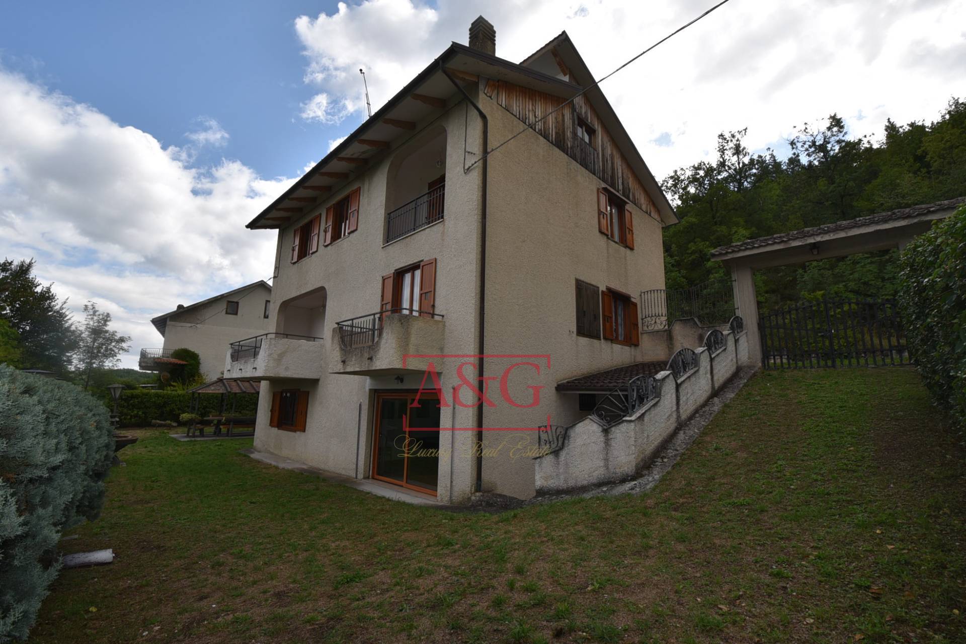 Villa in vendita a Montefortino, Periferia