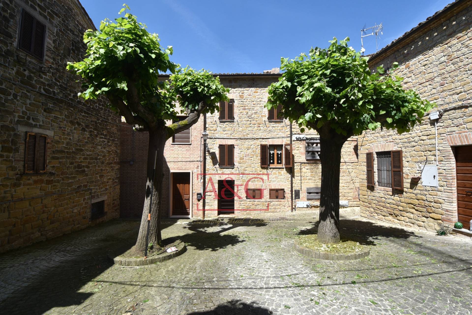 Casa cielo-terra in vendita a Gualdo, CENTRO