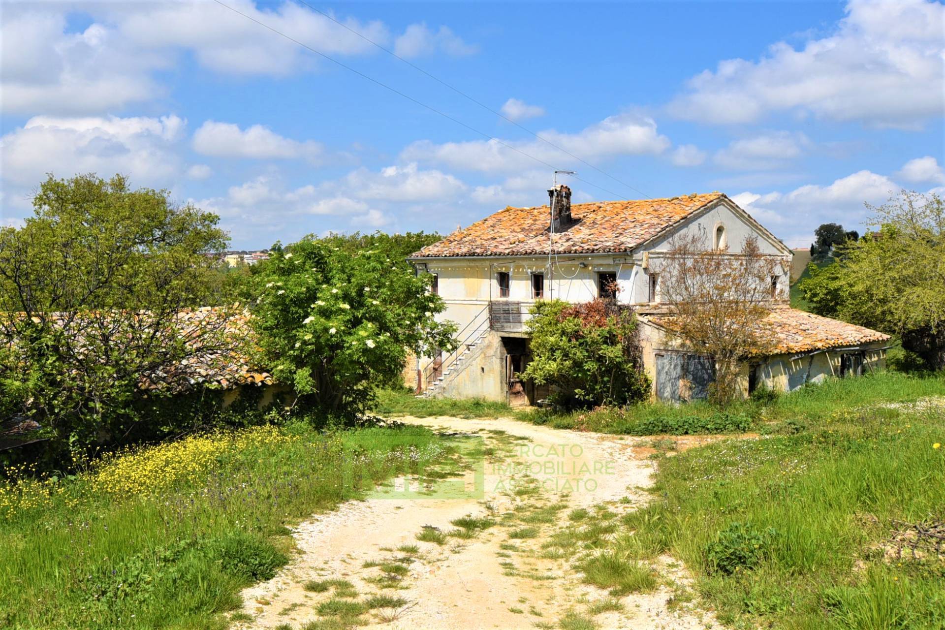 Casa colonica in vendita a Recanati, CAMPAGNA
