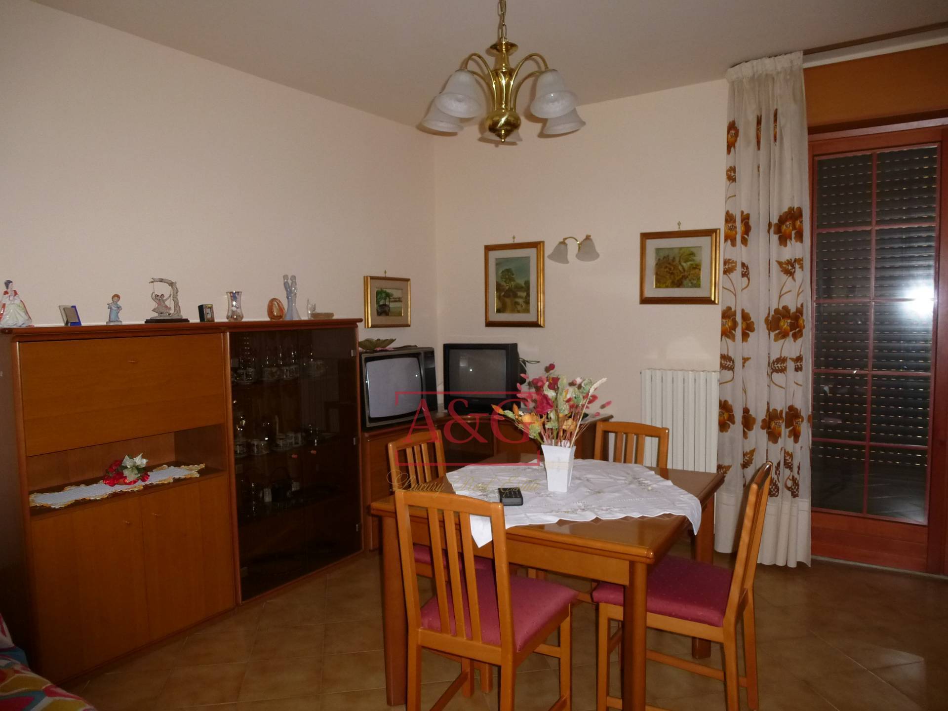 Appartamento in vendita a Sarnano, Centro