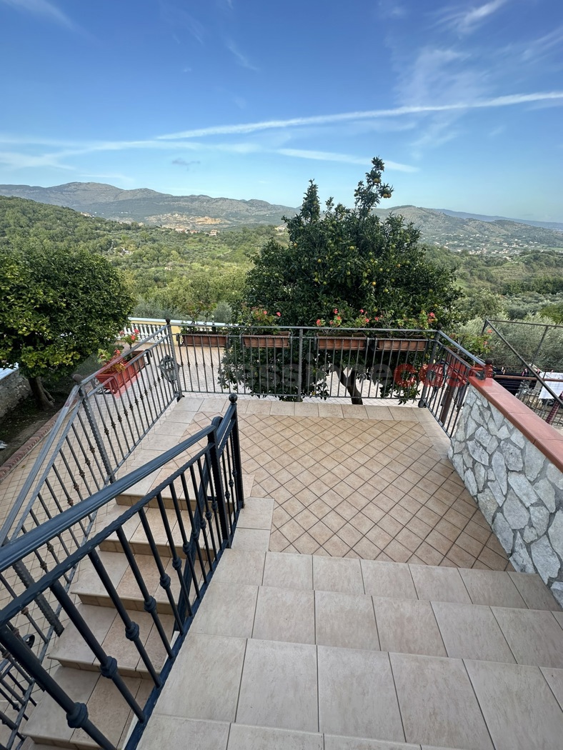 Casa indipendente con giardino a Minturno