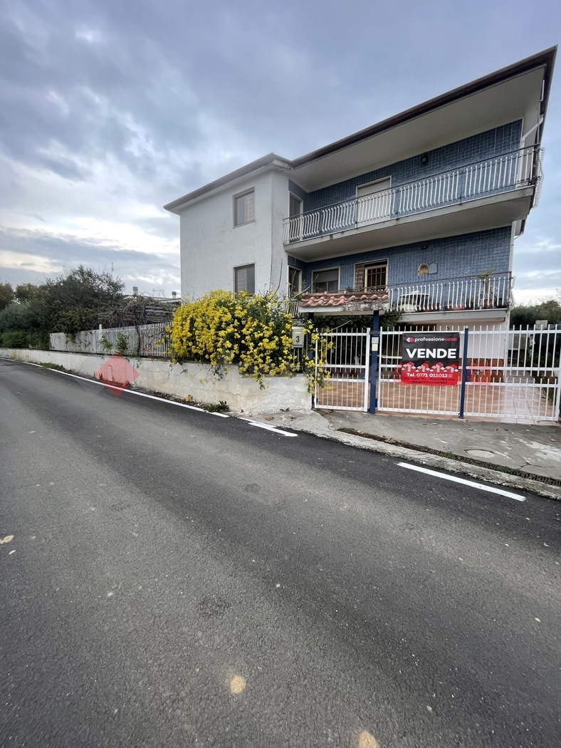 Casa indipendente con giardino a Minturno