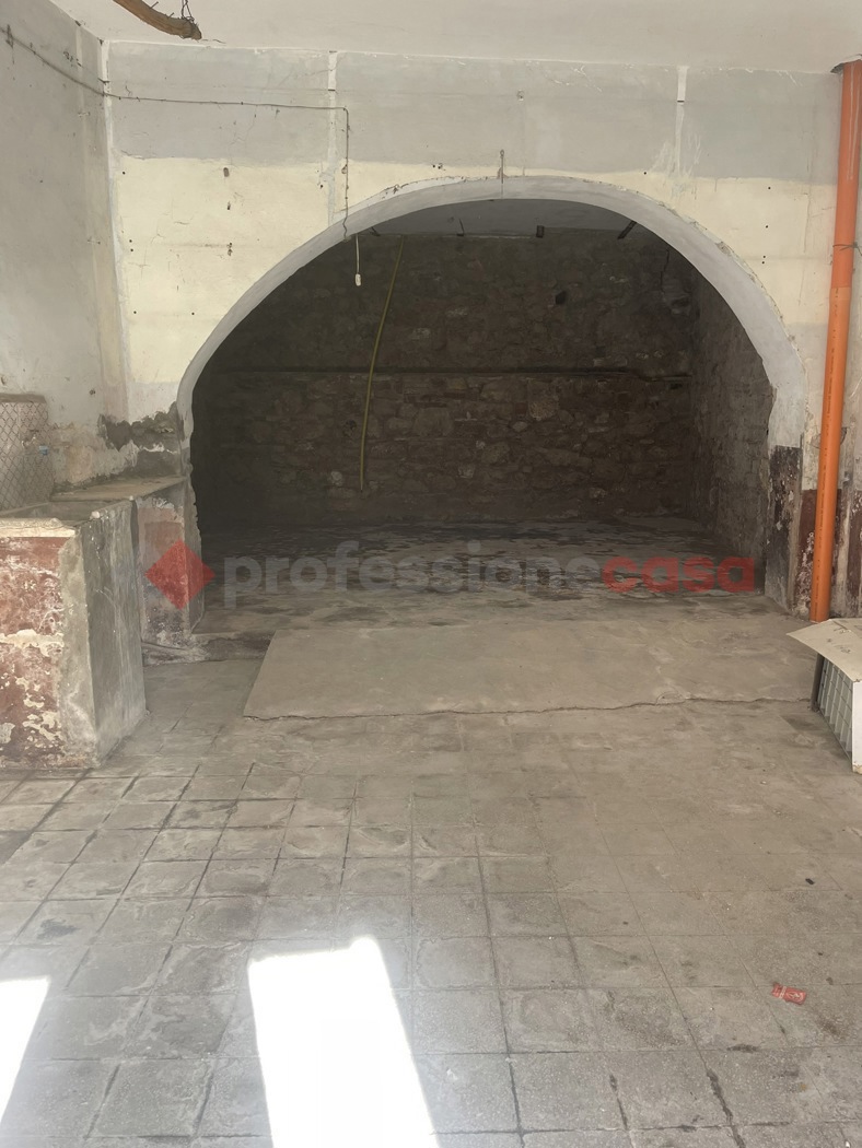 Magazzino con box a Minturno