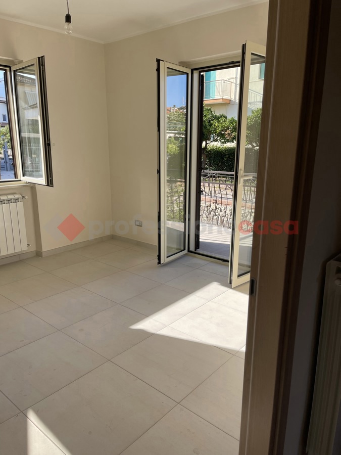 Ufficio con box doppio a Minturno