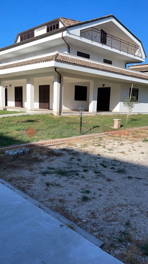 Ufficio con box doppio a Minturno