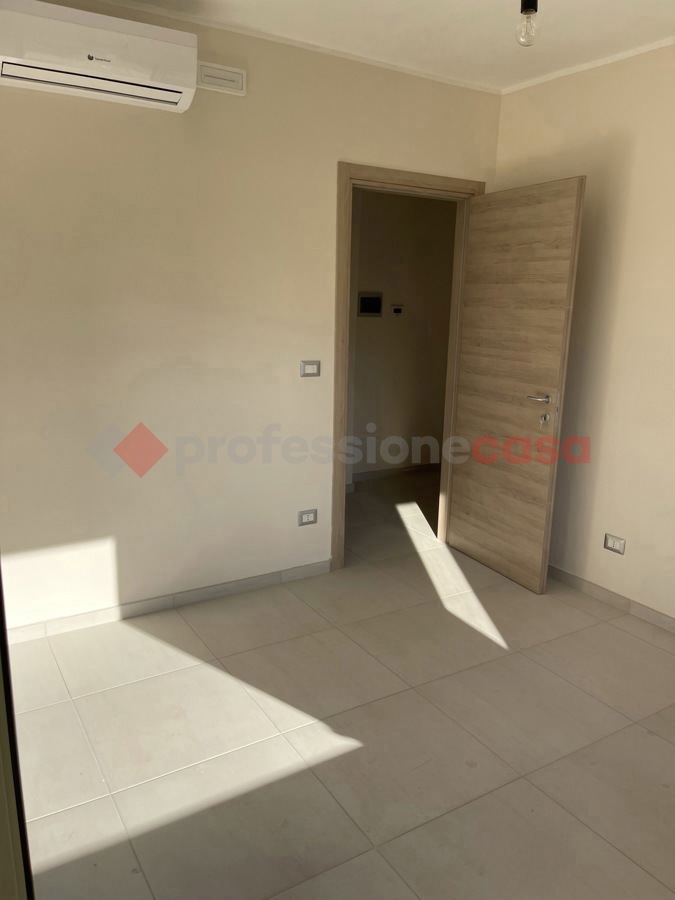 Ufficio con box doppio a Minturno