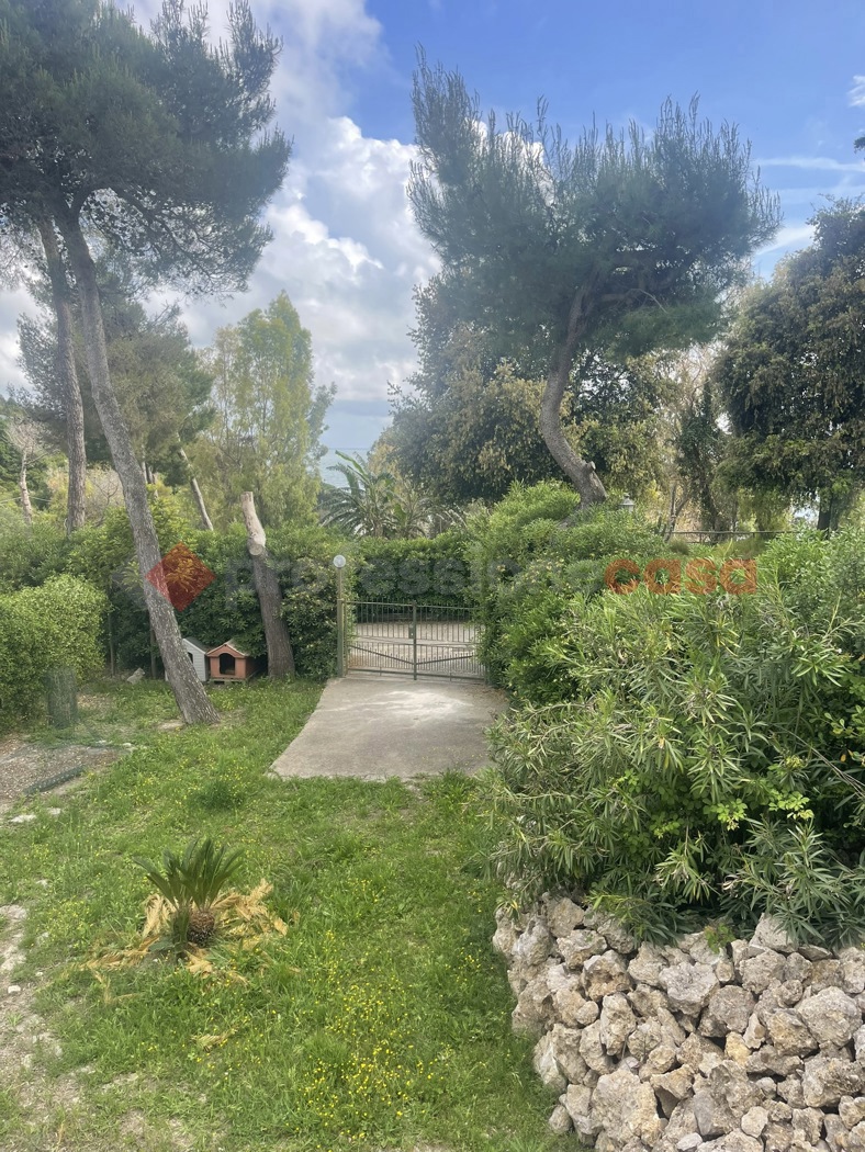 Villa arredata in affitto a Minturno
