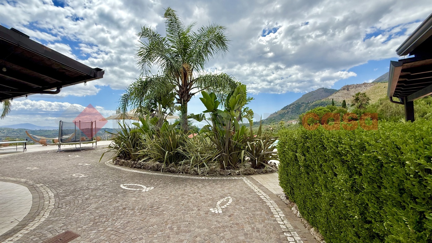 Villa con giardino a Spigno Saturnia