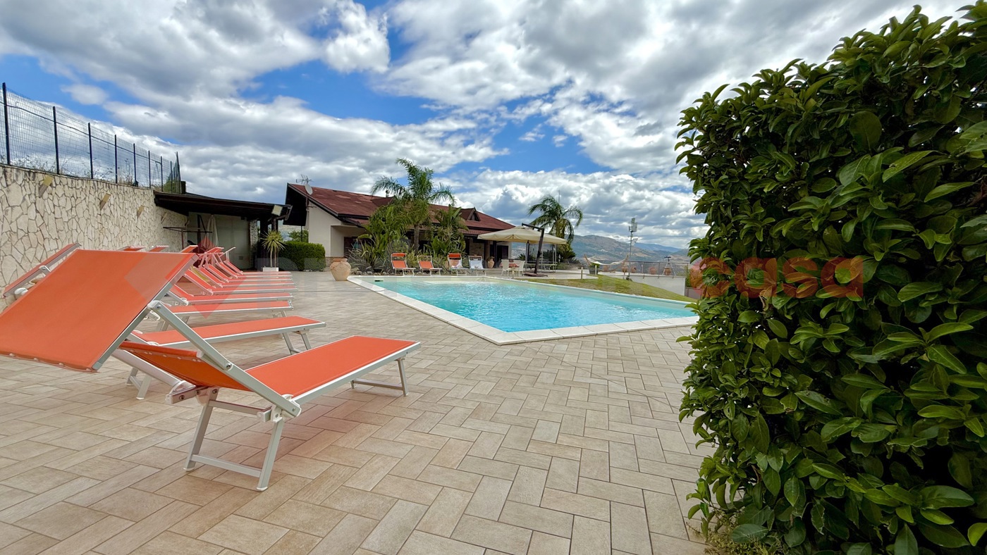 Villa con giardino a Spigno Saturnia