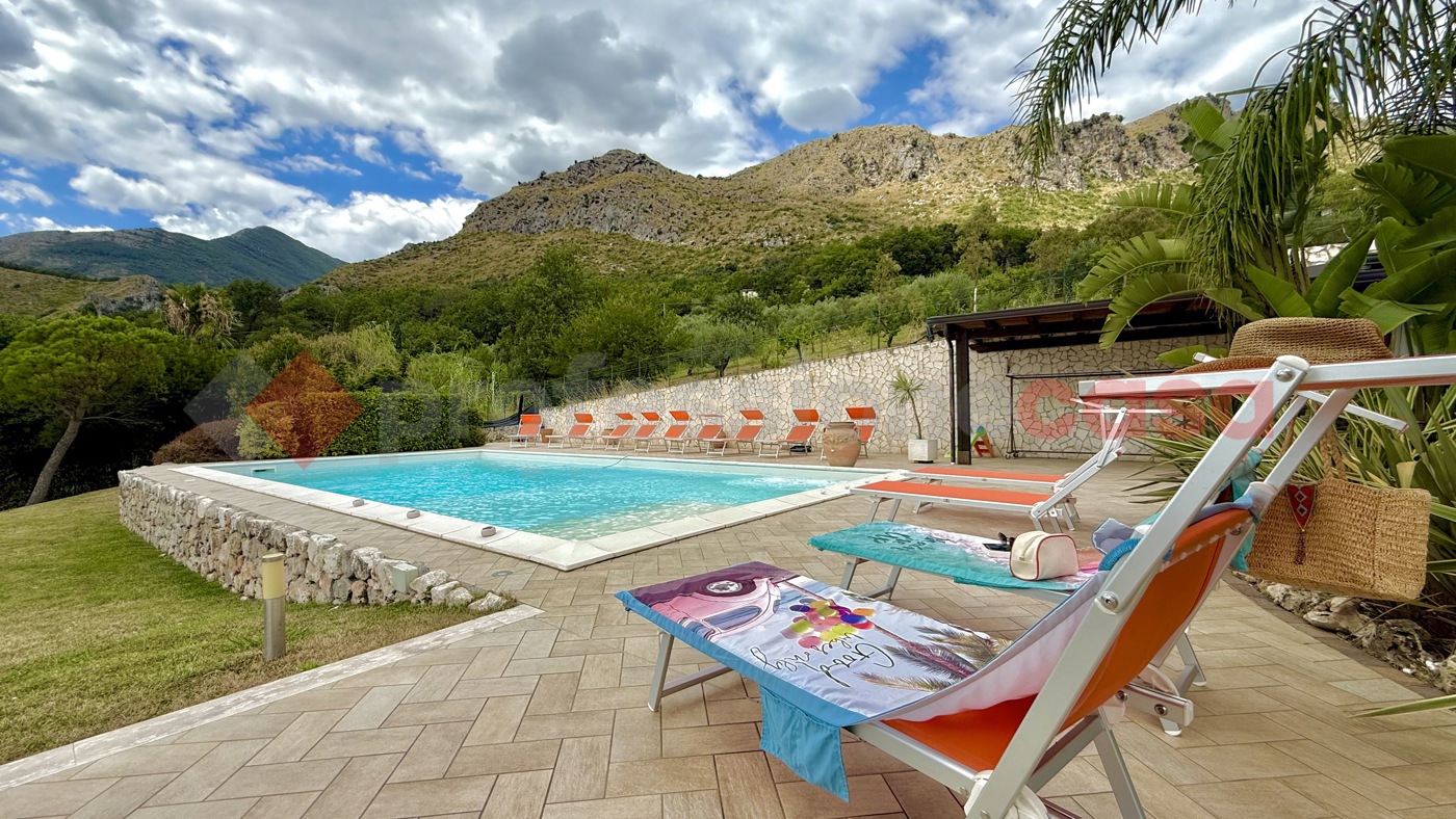 Villa con giardino a Spigno Saturnia