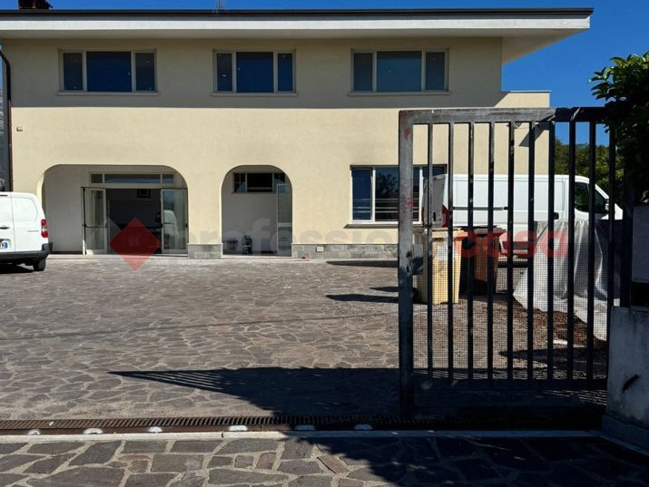 Attivit� commerciale in vendita a Minturno