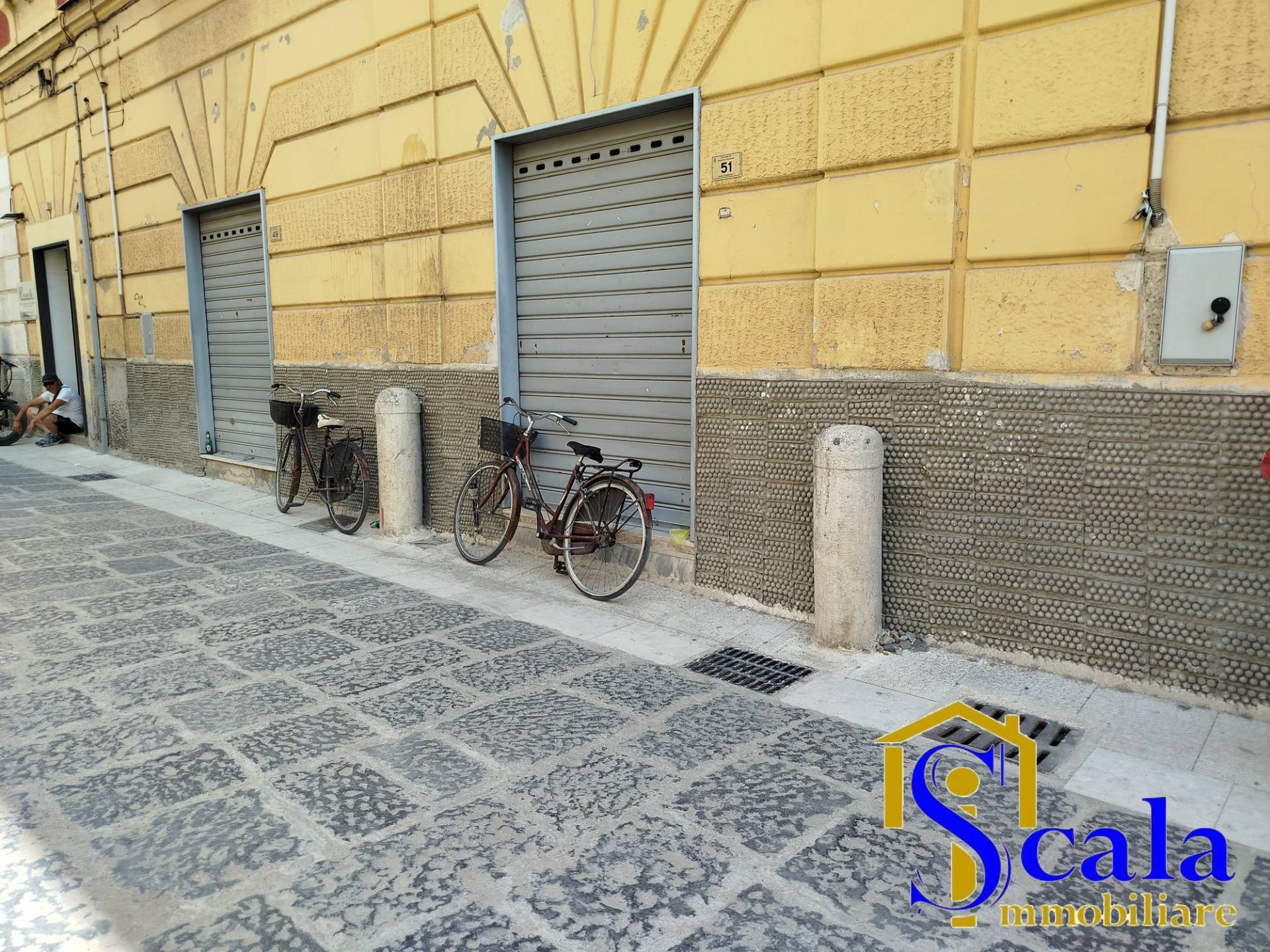 Locale commerciale in affitto a Macerata Campania