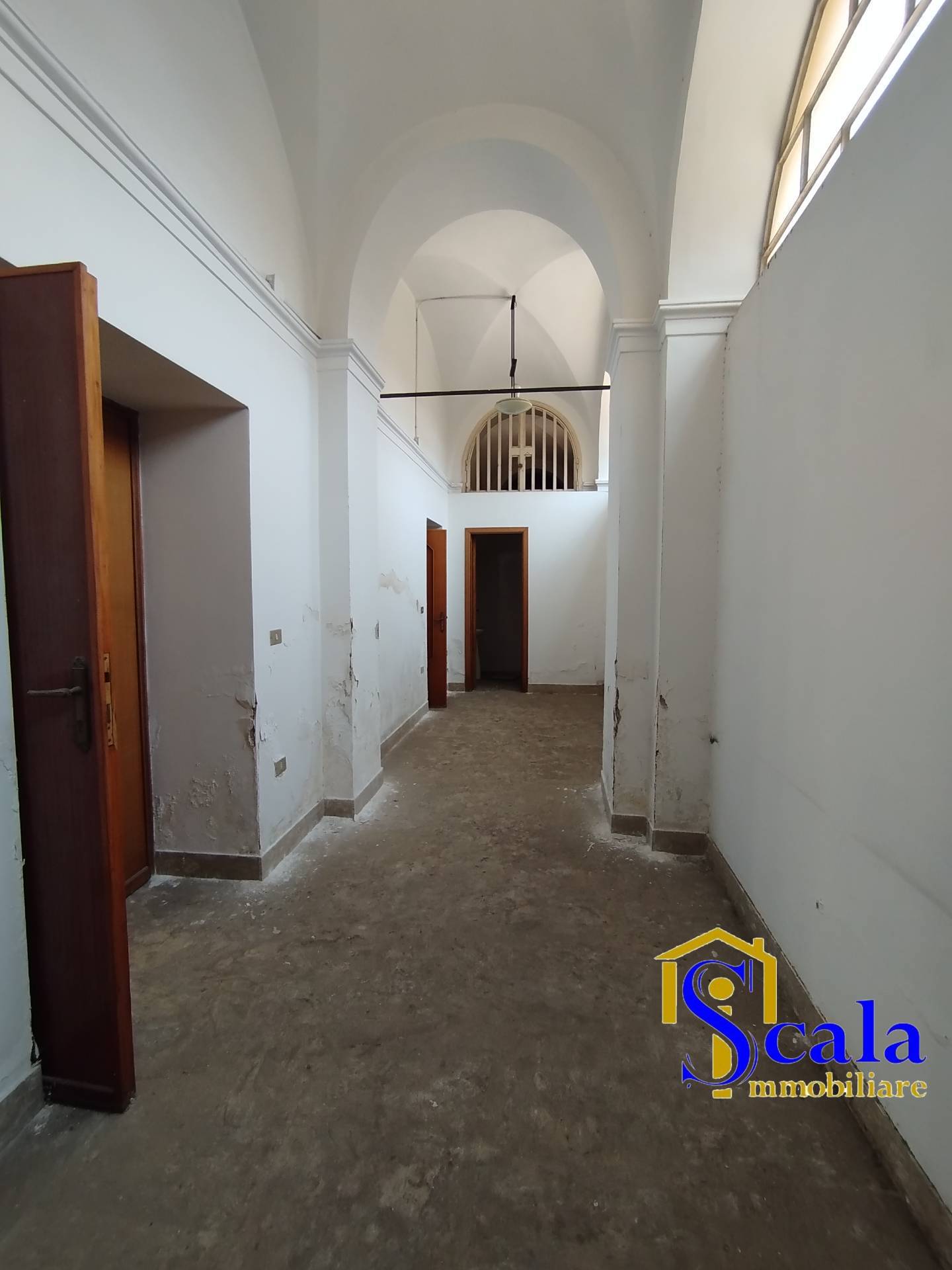 Locale commerciale in affitto a Macerata Campania