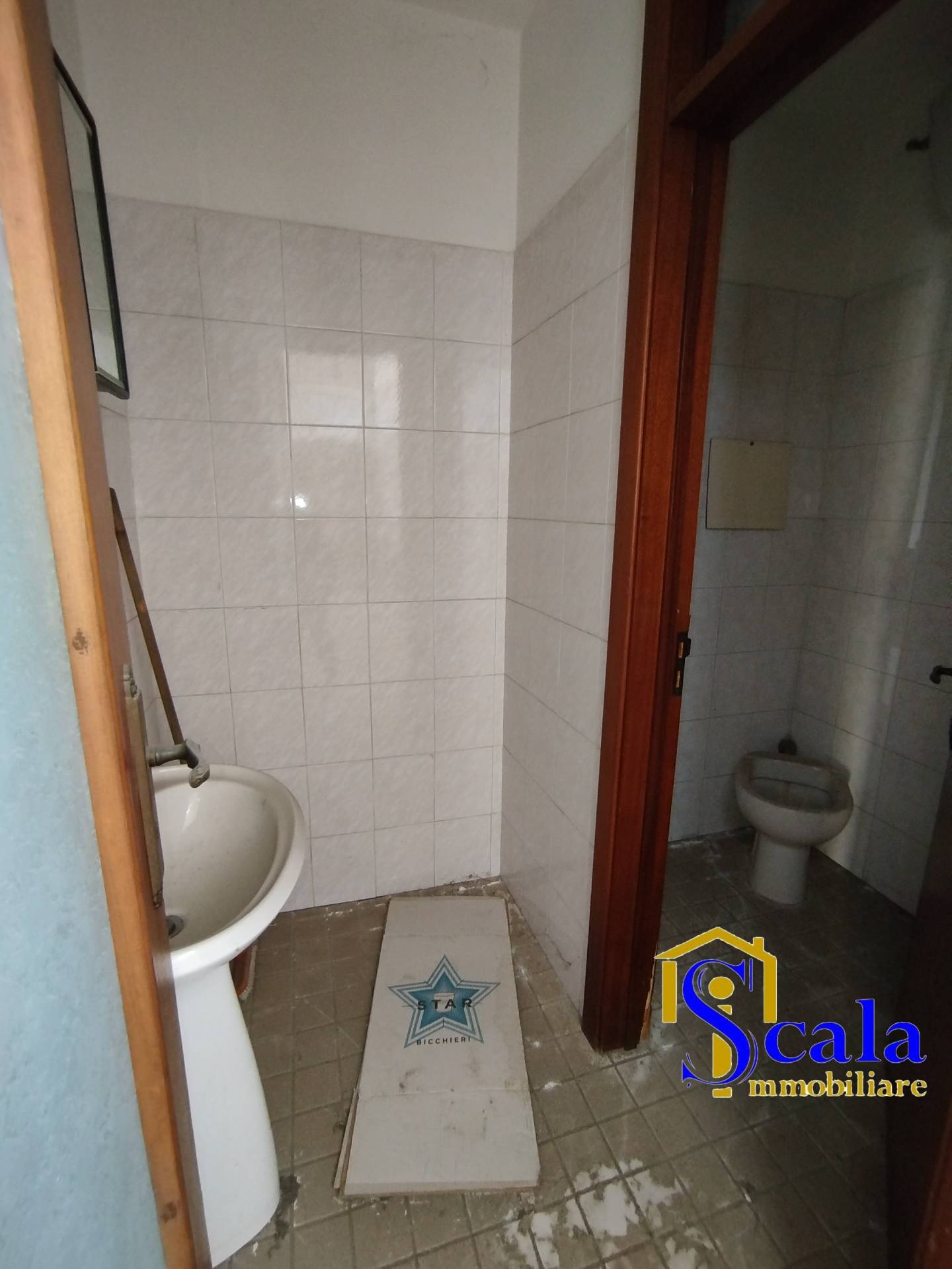 Locale commerciale in affitto a Macerata Campania