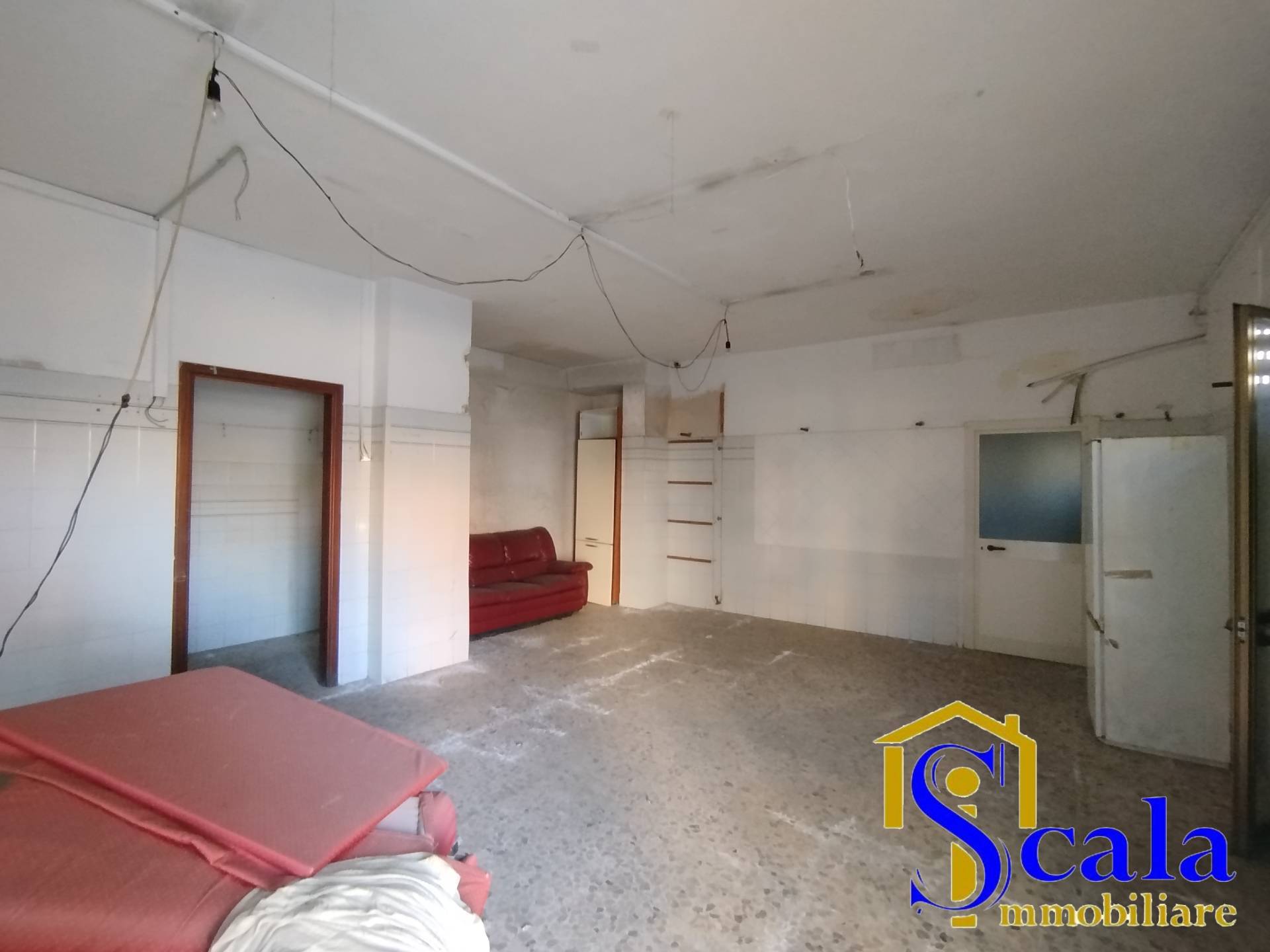 Locale commerciale in affitto a Santa Maria Capua Vetere