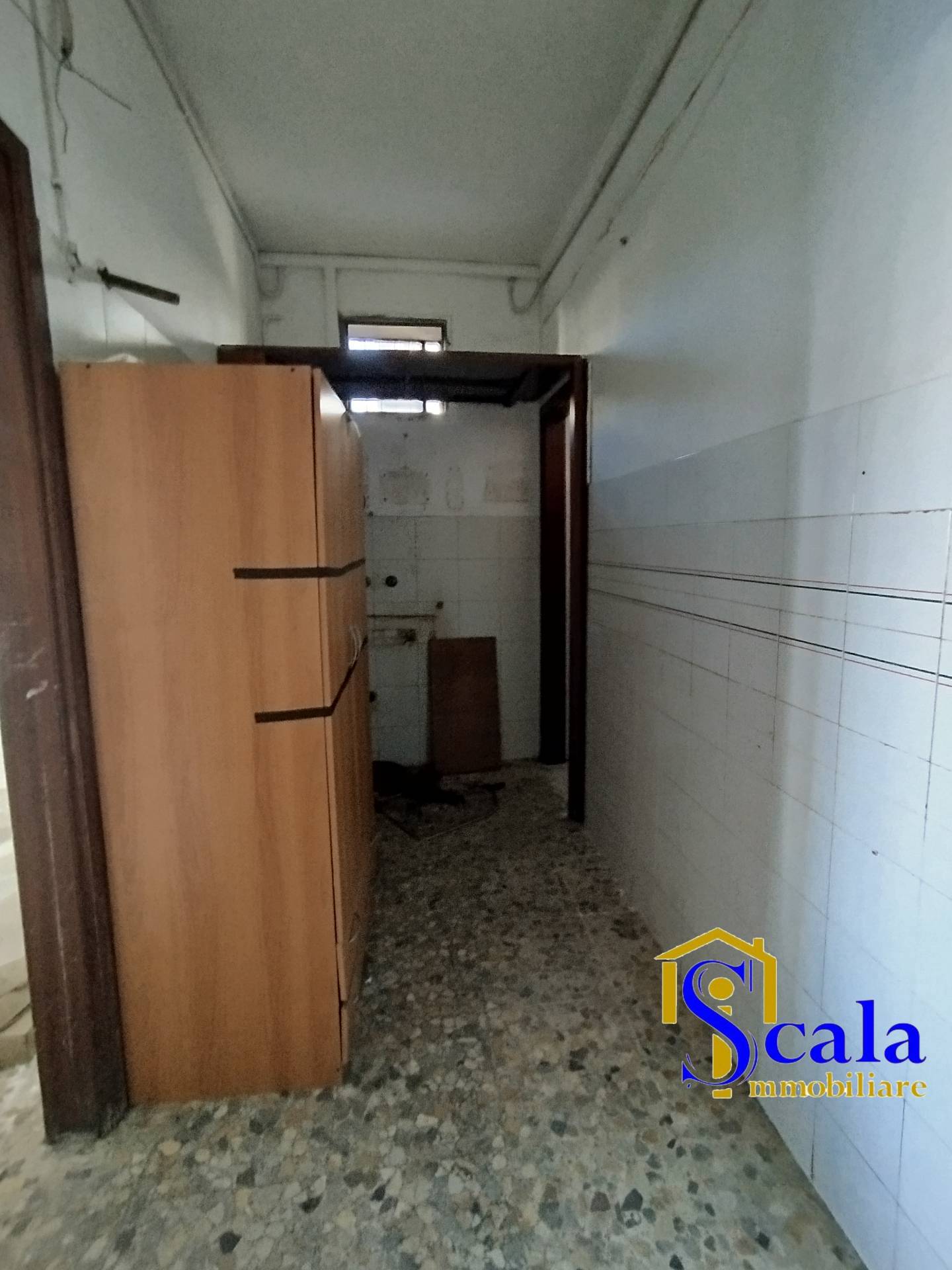 Locale commerciale in affitto a Santa Maria Capua Vetere