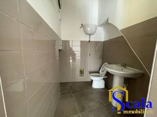 Locale commerciale in affitto a Santa Maria Capua Vetere, Sant'Andrea