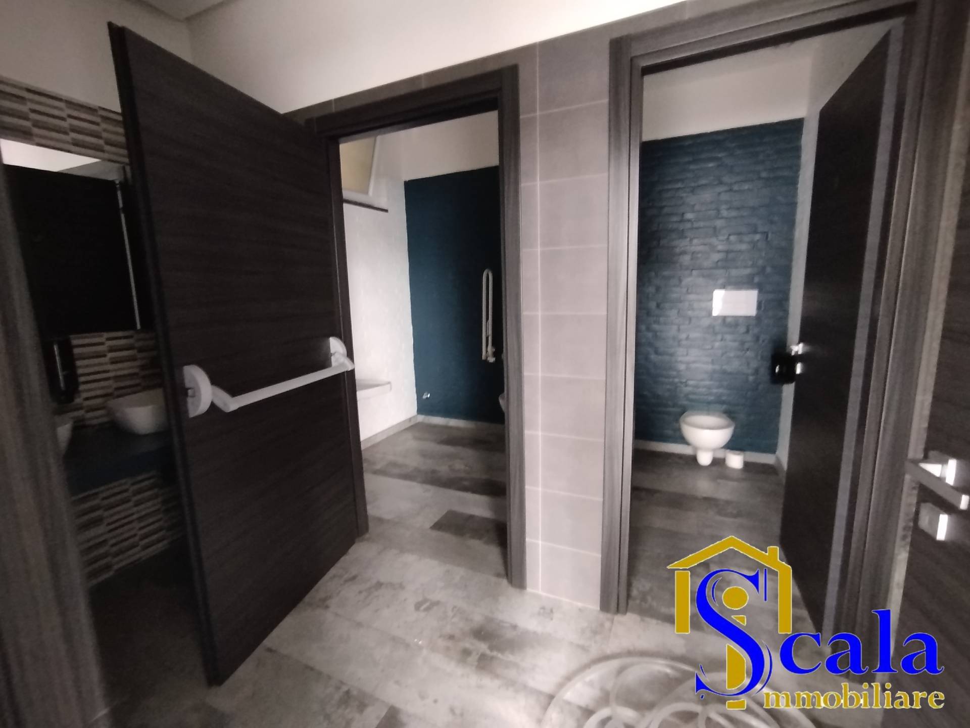 Locale commerciale in affitto a Santa Maria Capua Vetere