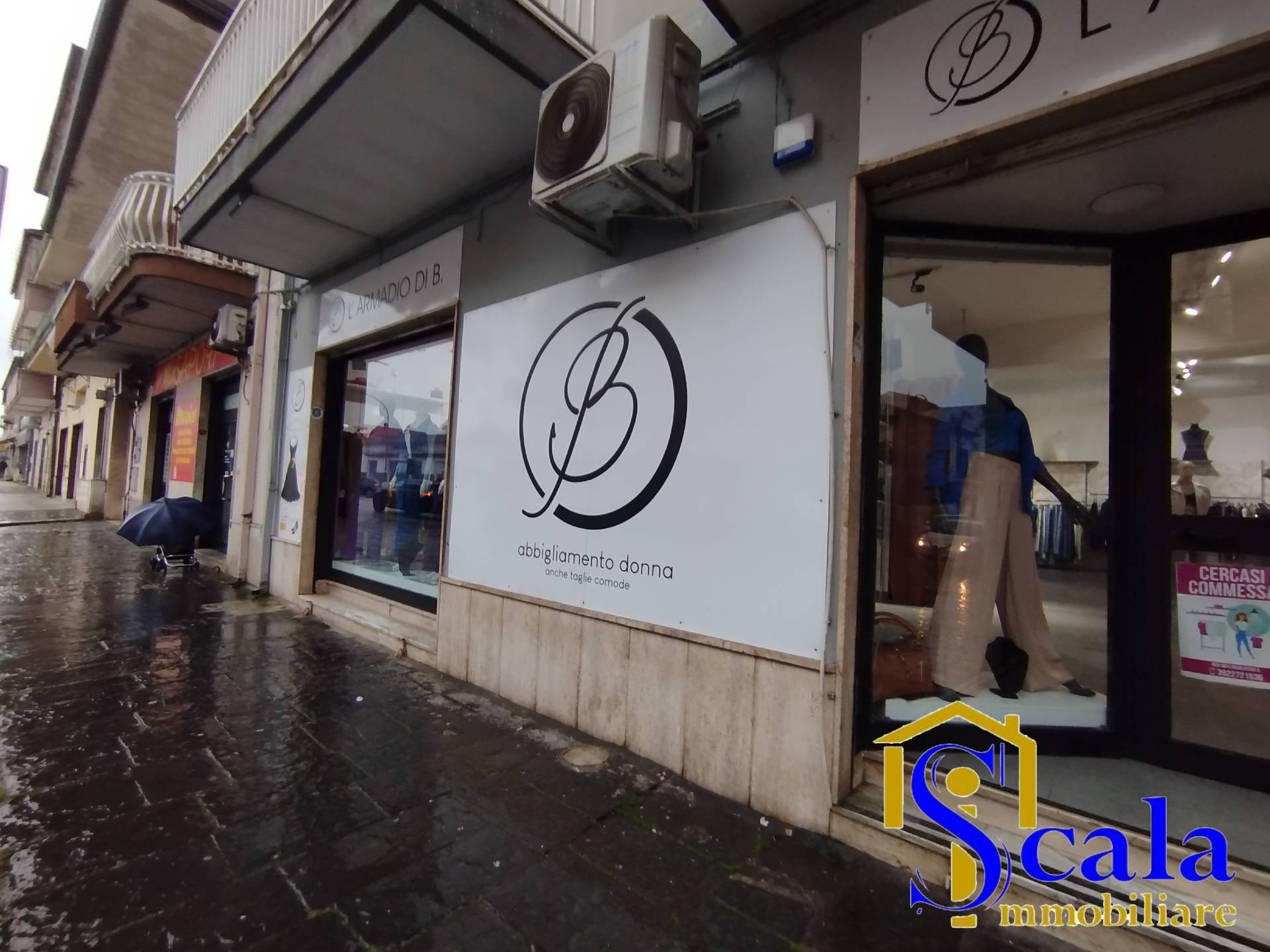 Locale commerciale in affitto a Santa Maria Capua Vetere