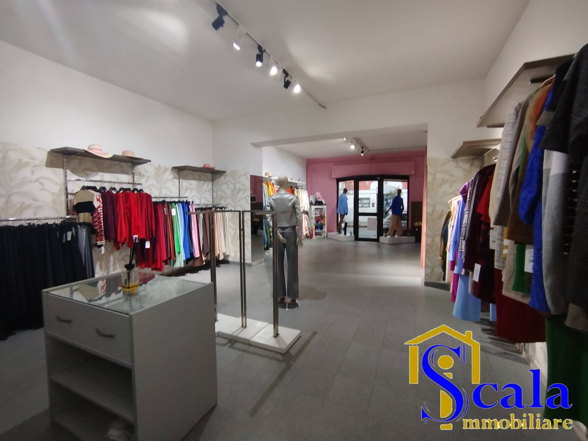 Locale commerciale in affitto a Santa Maria Capua Vetere