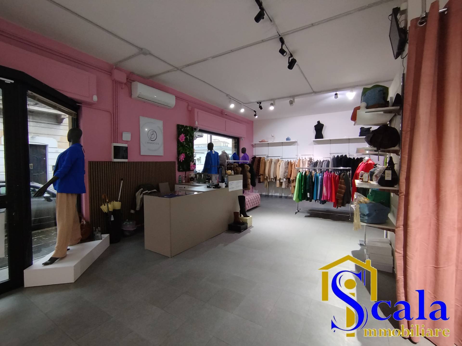 Locale commerciale in affitto a Santa Maria Capua Vetere