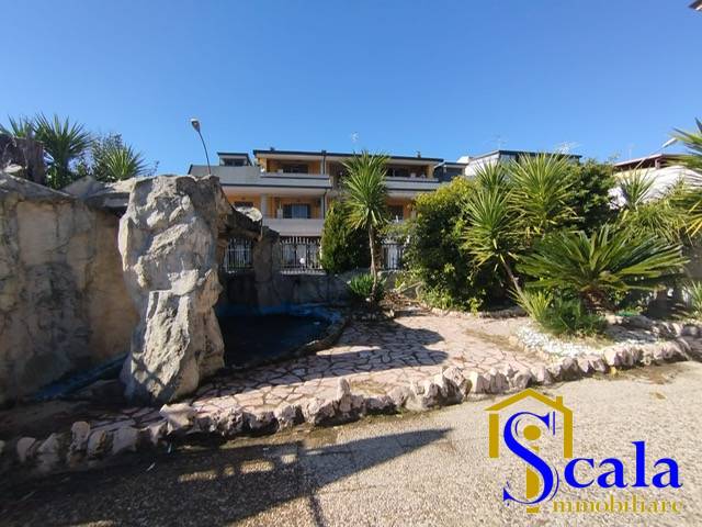 Locale commerciale in affitto a Portico di Caserta