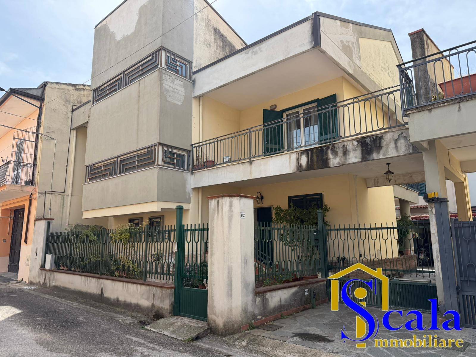 Villa in vendita a Curti